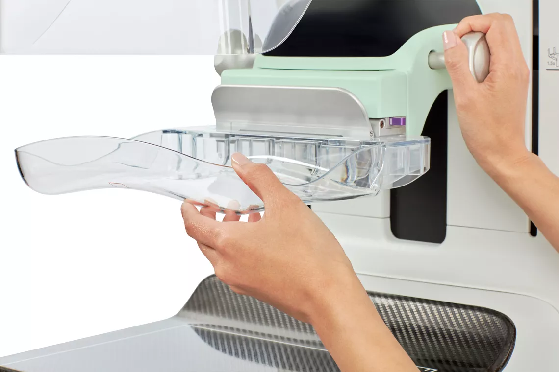 SmartCurve-bryststabiliseringssystem med to hænder på maskinen